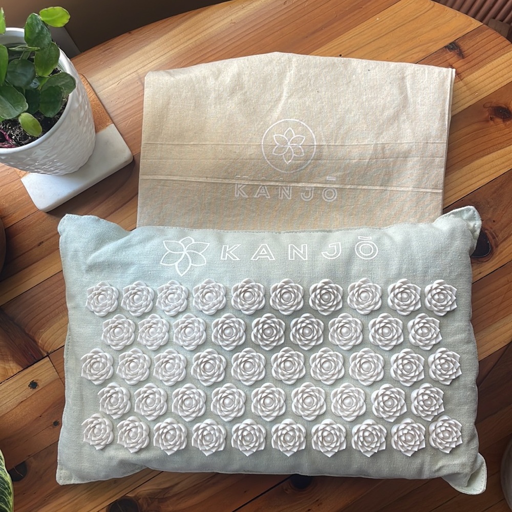 Kanjo Buckwheat Pillow with Acupressure Point